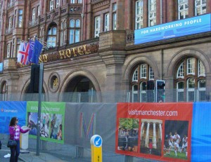 Clearly non-hardworking Manc resident struggles to negotiate the fence