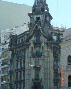 Fairies lurk next to the Congreso at the Confitería del Molino